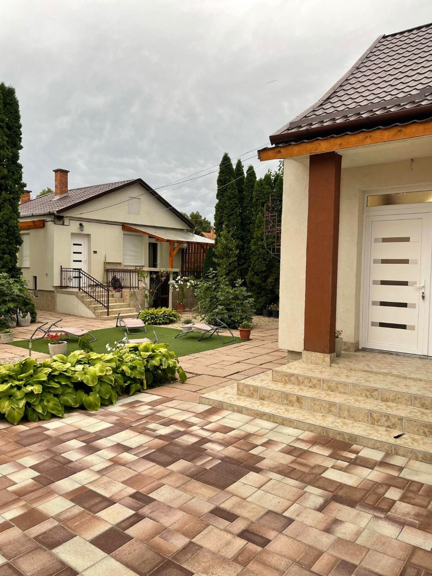 Adam Apartman Hajdúszoboszló Extérieur photo