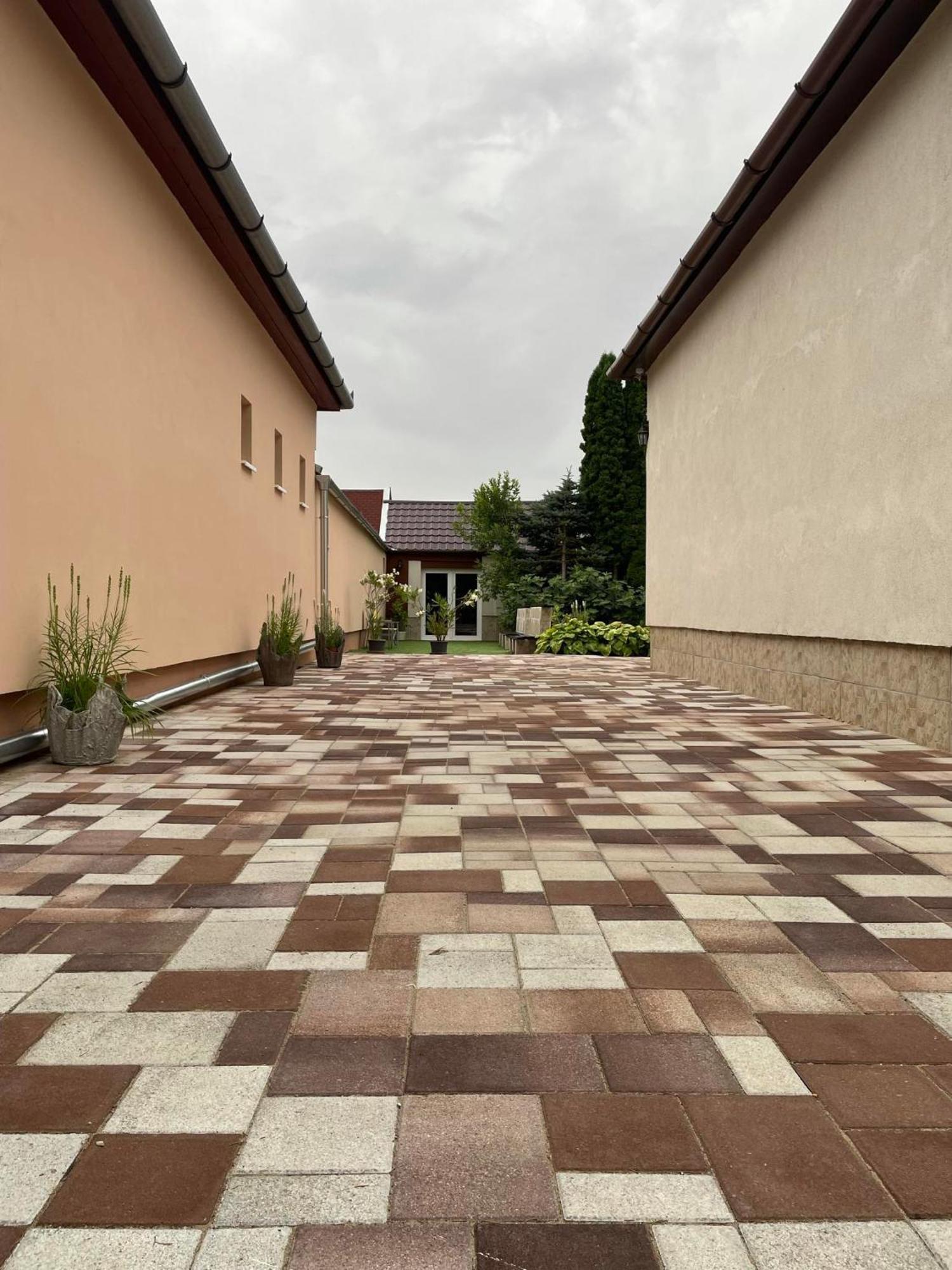Adam Apartman Hajdúszoboszló Extérieur photo