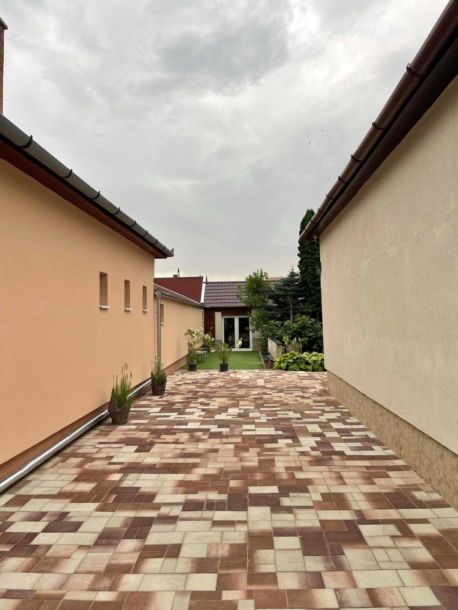 Adam Apartman Hajdúszoboszló Extérieur photo